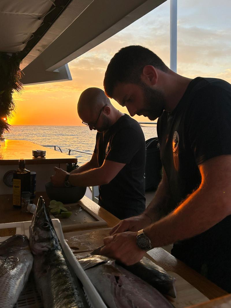 SUNSET & EVENING PACKAGE (7pm–11pm)